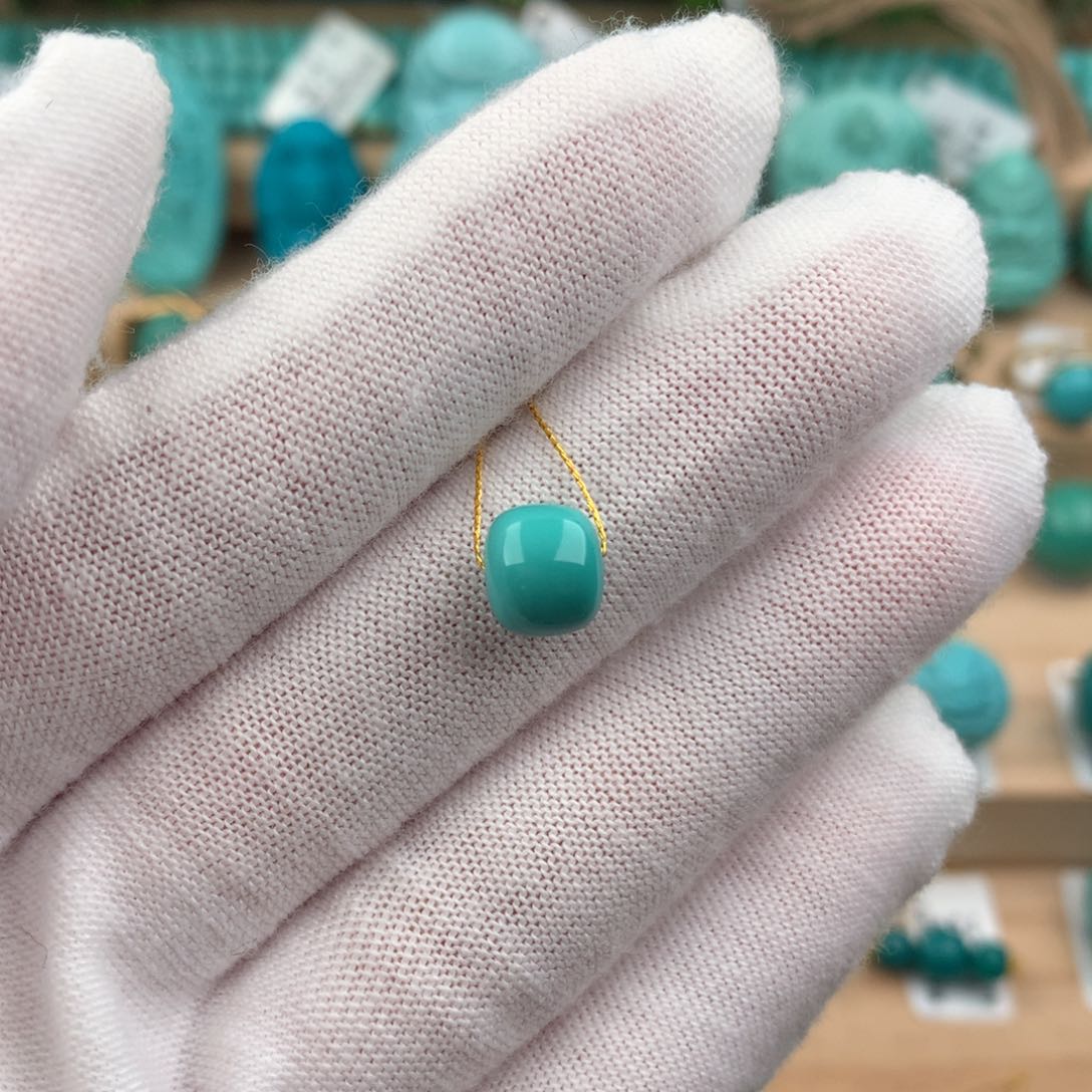 绿松石配饰未镶嵌8.3*7.5