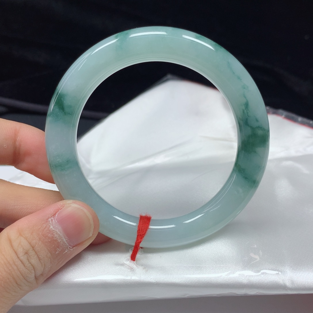 翡翠手镯（圆镯）未镶嵌52.8