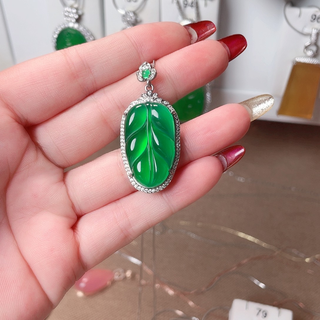 玛瑙/玉髓吊坠(赠链)未镶嵌.**?