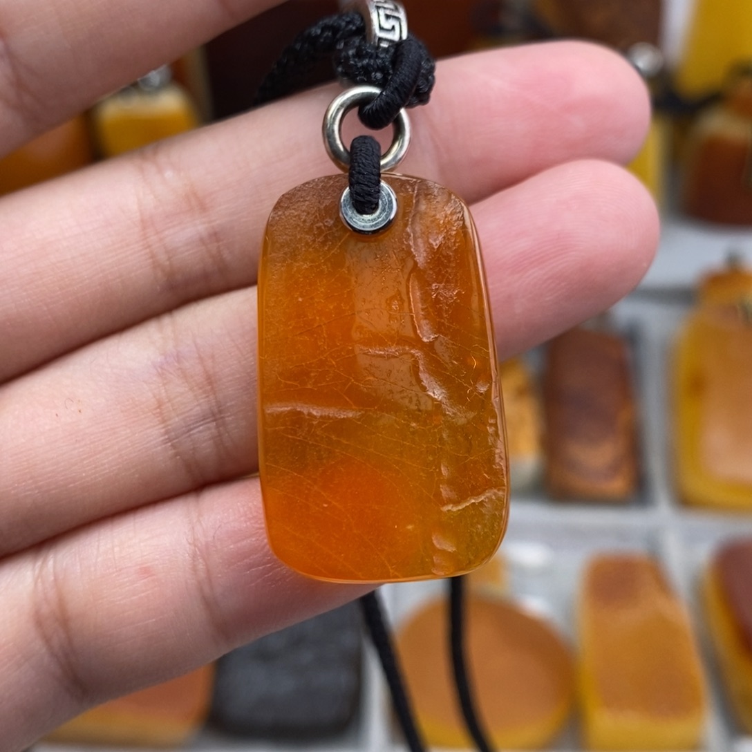 琥珀吊坠(赠链)未镶嵌