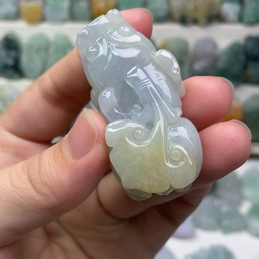 翡翠未镶嵌吊坠(赠链)