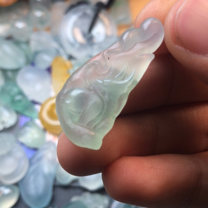 定制翡翠未镶嵌挂件