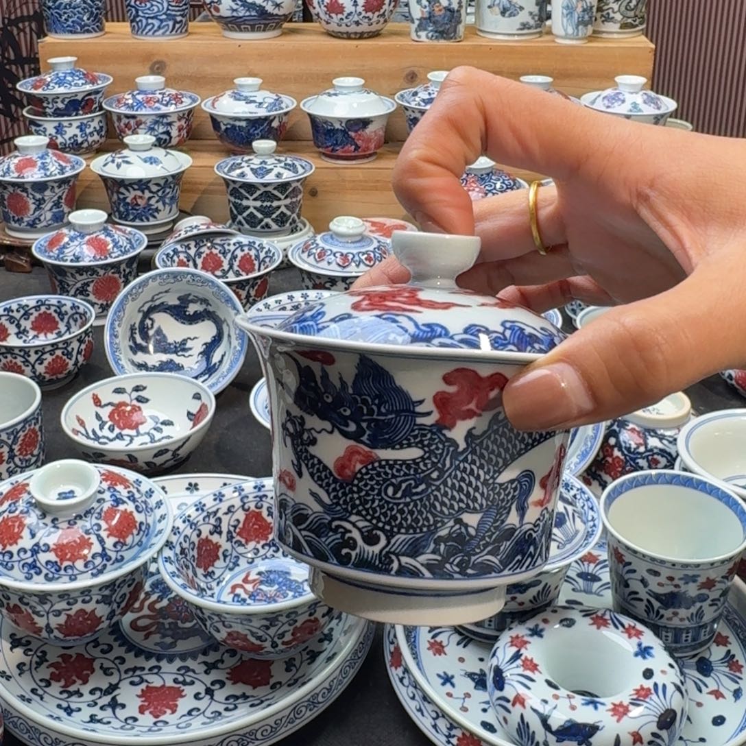 合缝不太好的龙纹盖碗