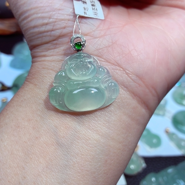 颈饰18K金镶嵌翡翠佛