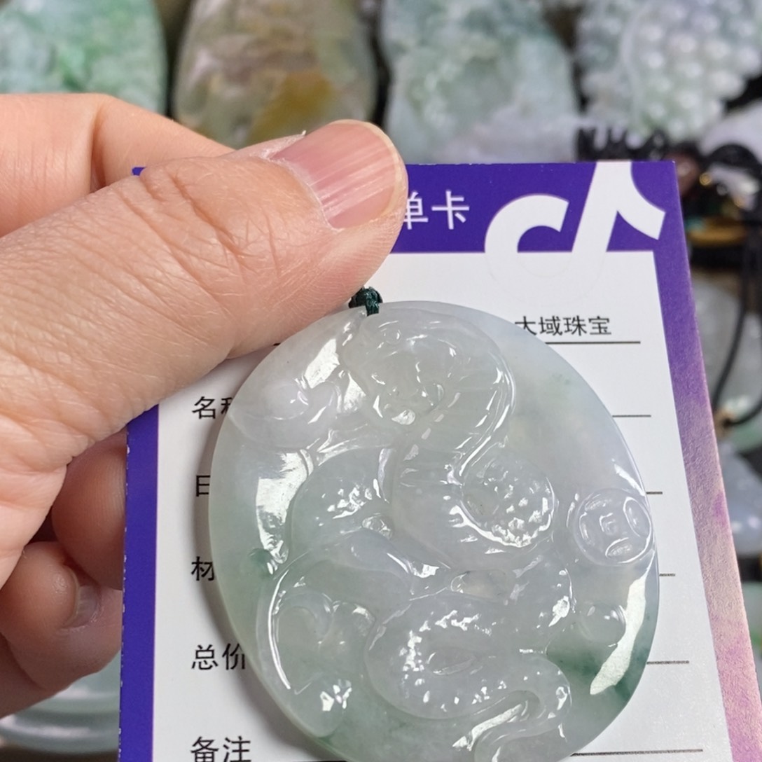 翡翠颈饰未镶嵌蛇