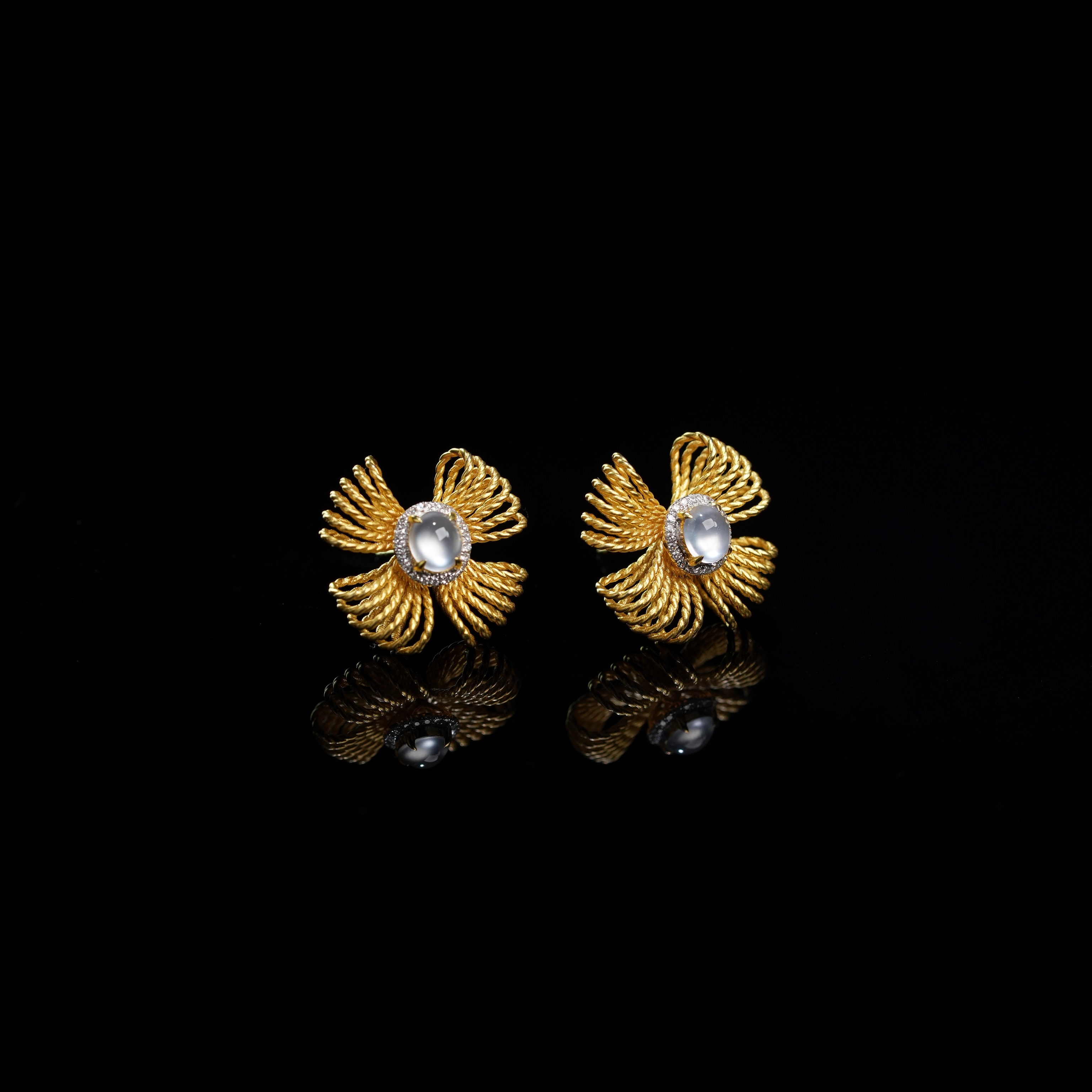 YQR029  翡翠白冰蛋面耳钉