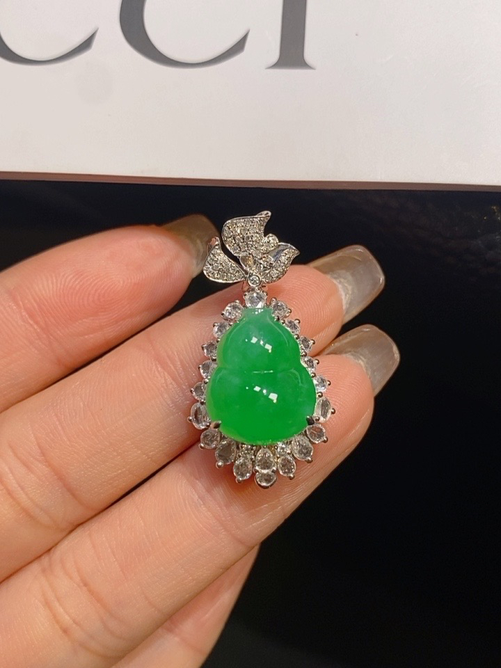 【拾玥珠宝】阳绿葫芦吊坠 缅甸翡翠