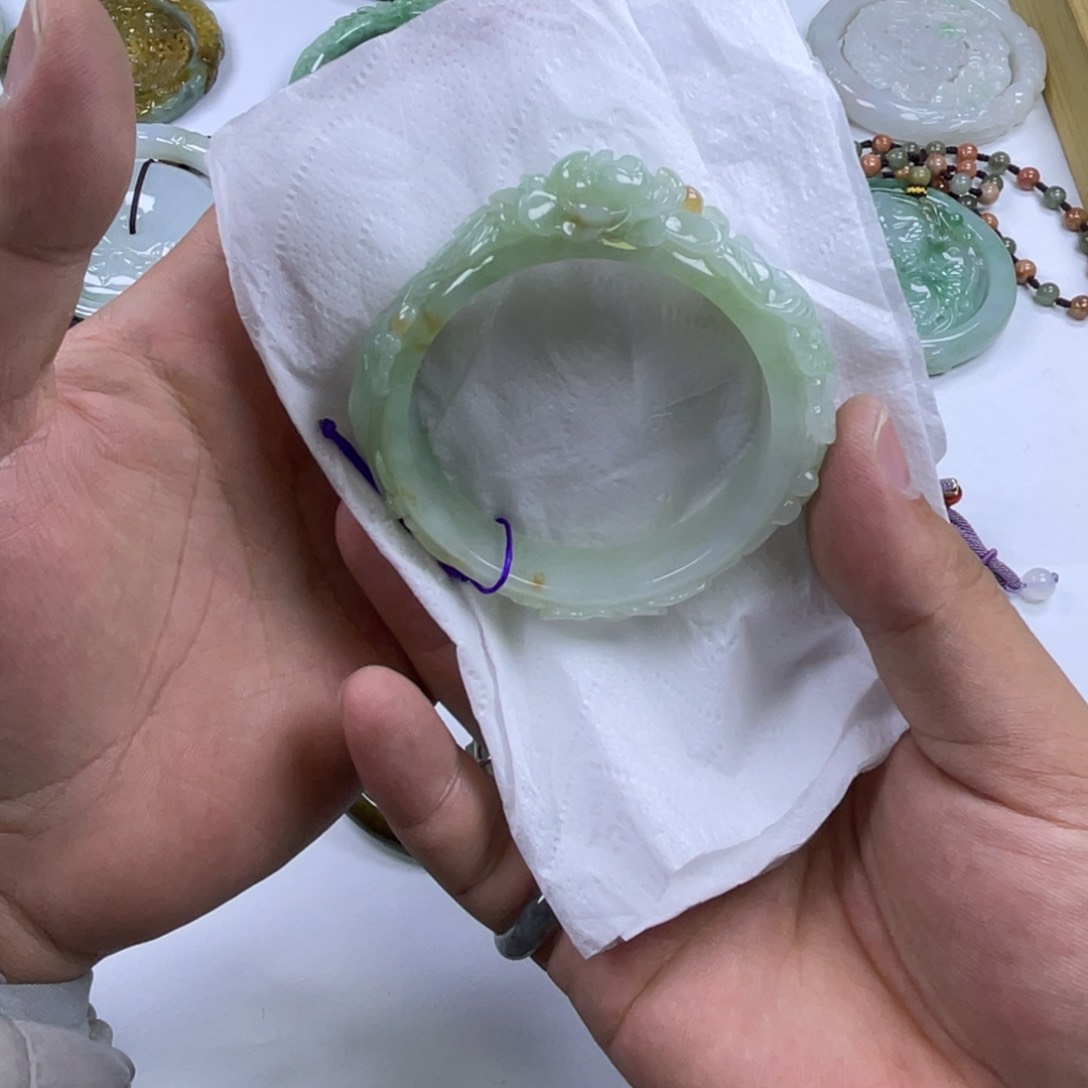 翡翠颈饰未镶嵌女***咪天然