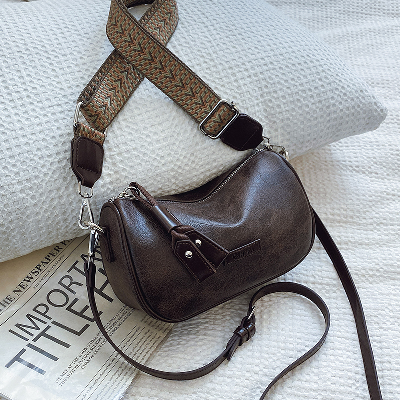 包包女2024新款斜挎包大容量简约复古通勤包两用小包百搭单肩包