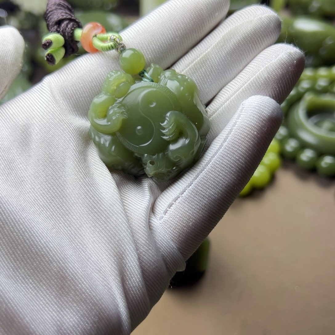 用***1岫岩老玉（透闪石质玉）未镶嵌挂件