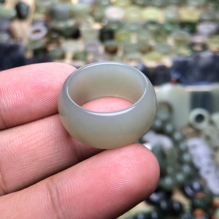 和田玉未镶嵌颈饰S***。