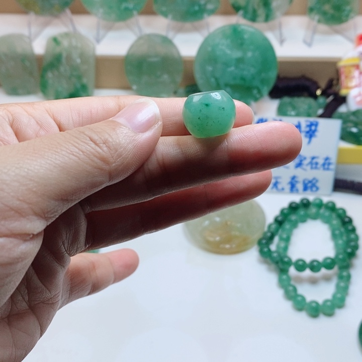 颈饰未镶嵌石英质玉非洲翠