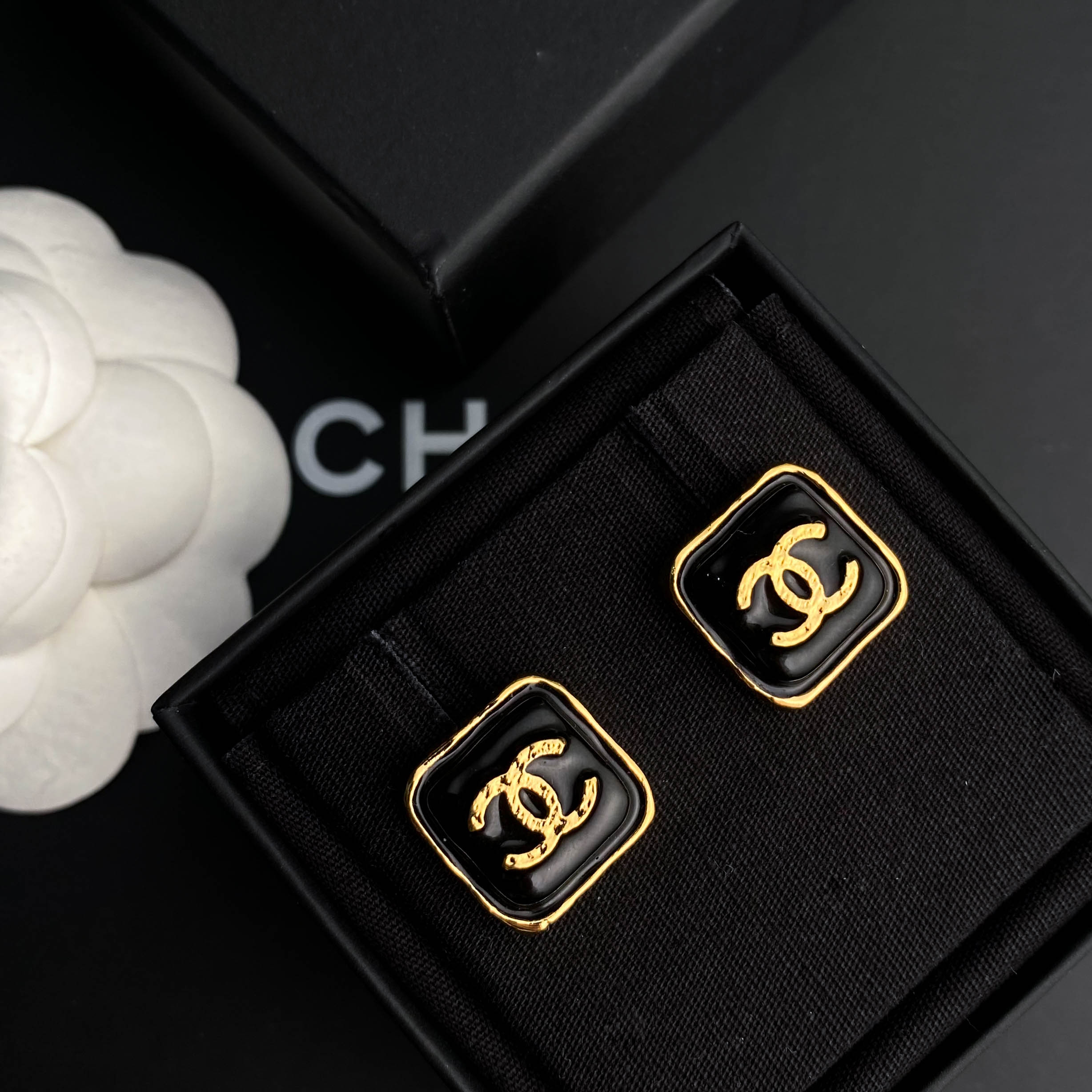 未使用 Chanel/香奈儿 FL闲置 25V新款 黑金方糖耳钉 S6451