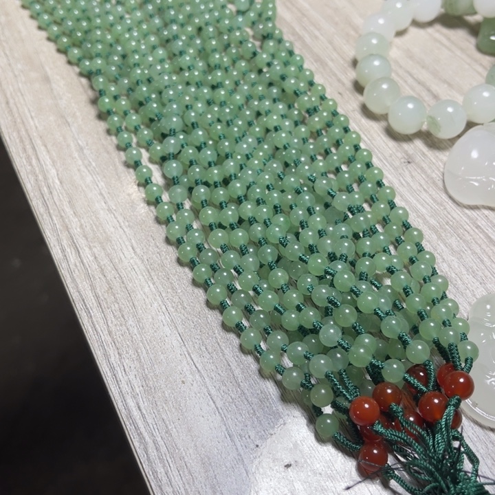 石英质玉未镶嵌颈饰