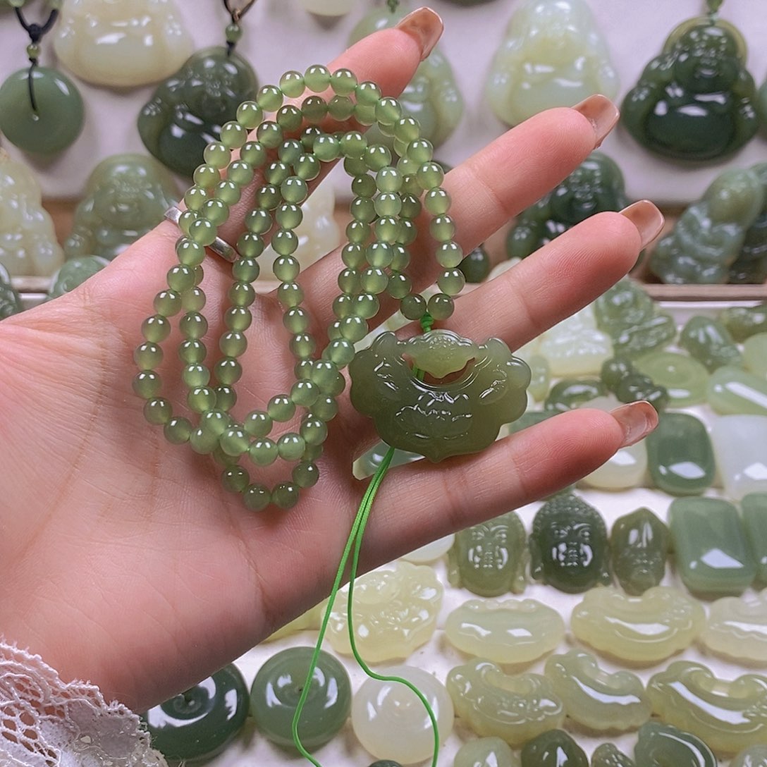 *****和田玉未镶嵌颈饰