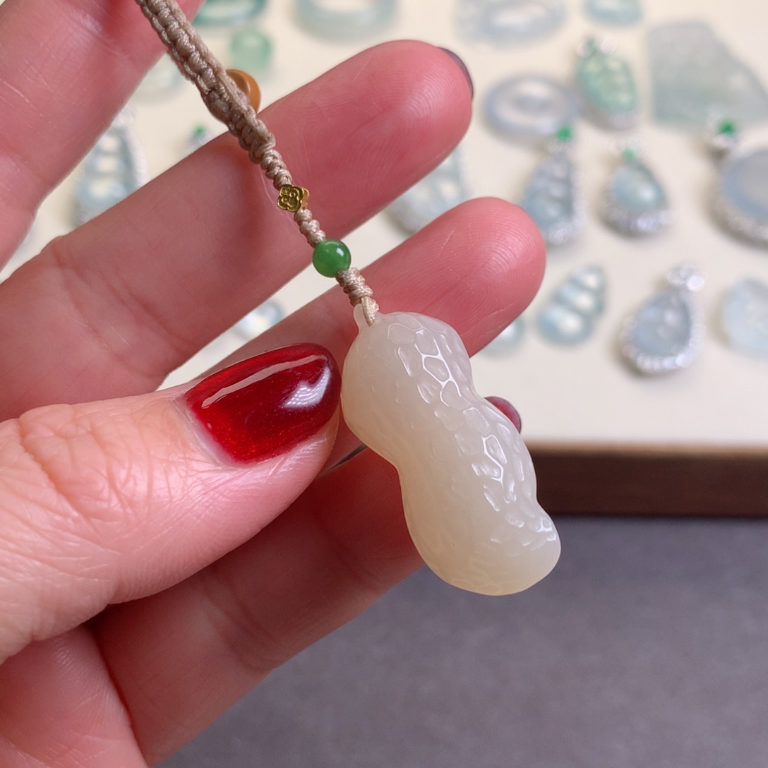 和田玉颈饰未镶嵌好事发生