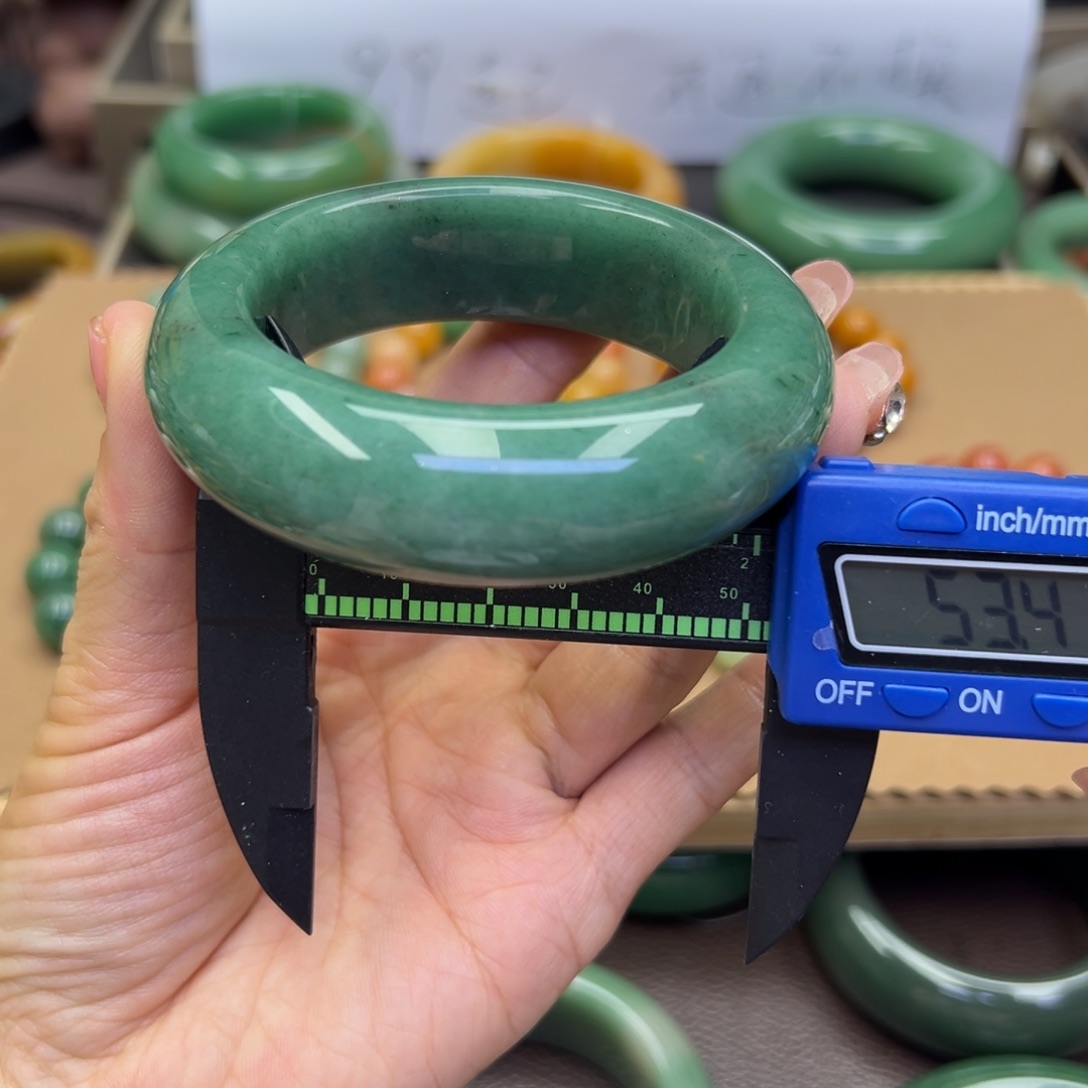 未镶嵌手镯石英岩玉