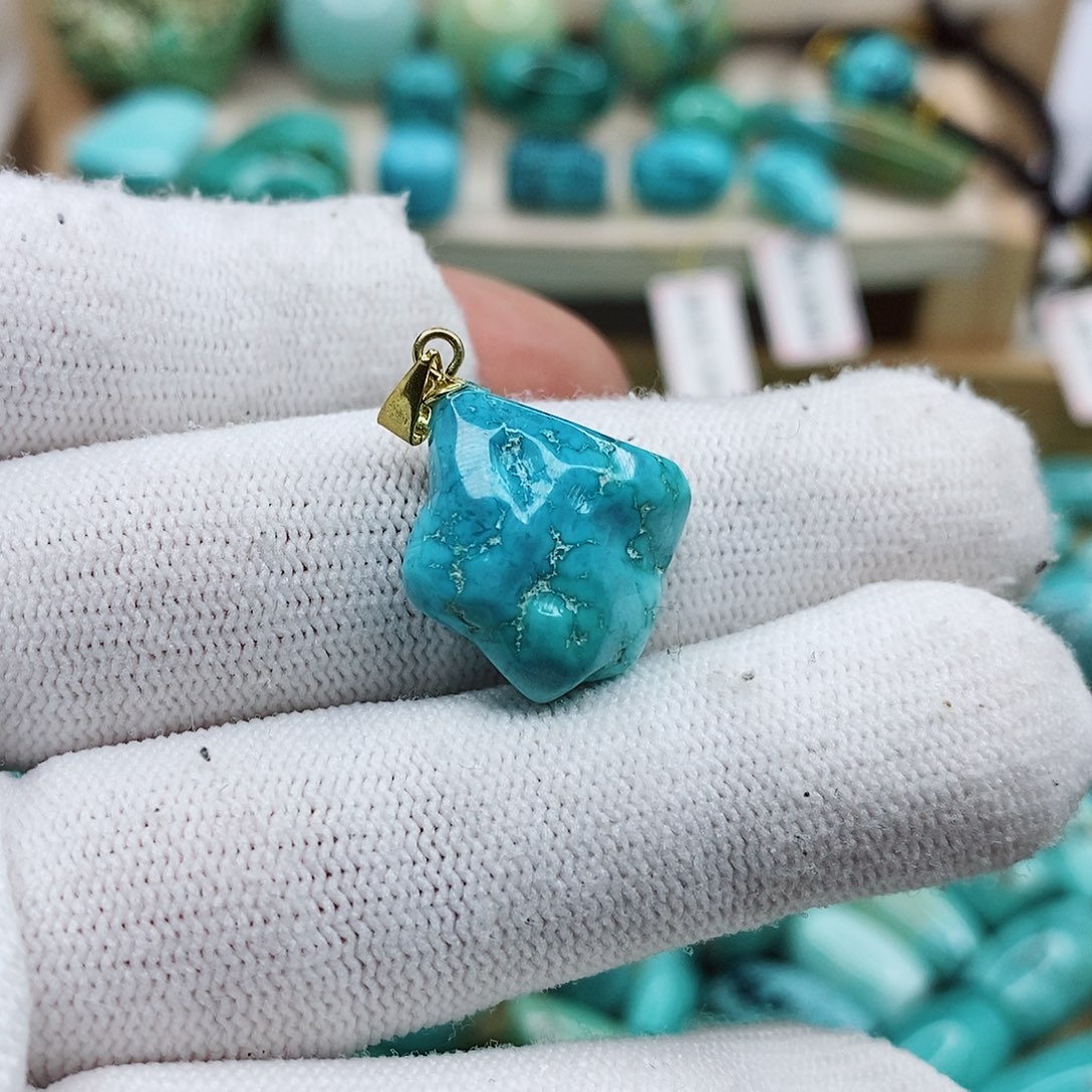 绿松石颈饰未镶嵌