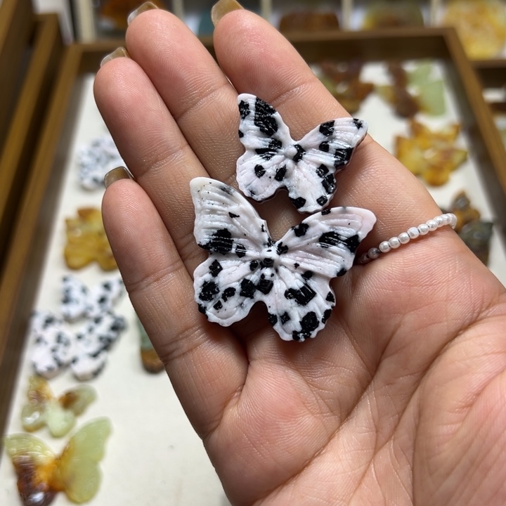 ****秋蛇纹石玉未镶嵌颈饰竖通孔