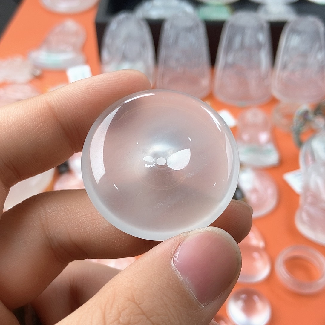 石英质玉未镶嵌颈饰?****?平安扣