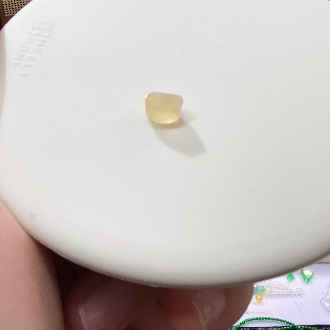 翡翠裸石高冰黄翡随行