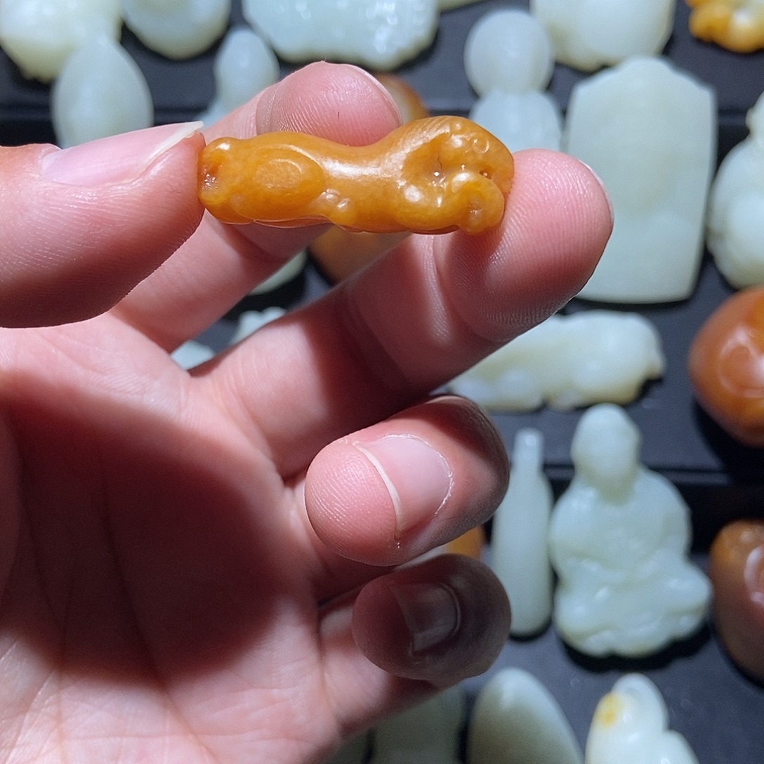 慧***签和田玉未镶嵌颈饰