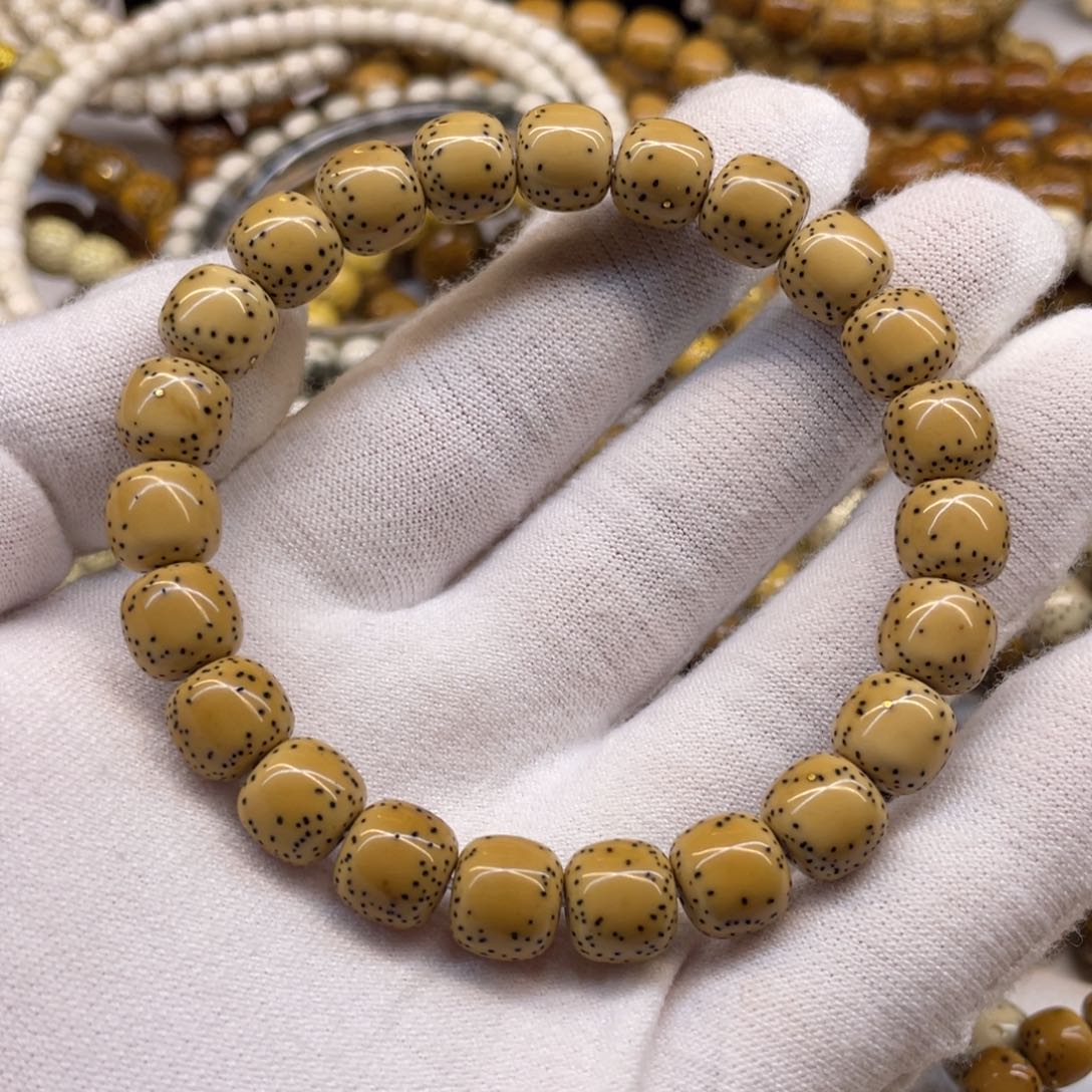 星月菩提吊坠鸡油黄10/9大留白月朗星稀