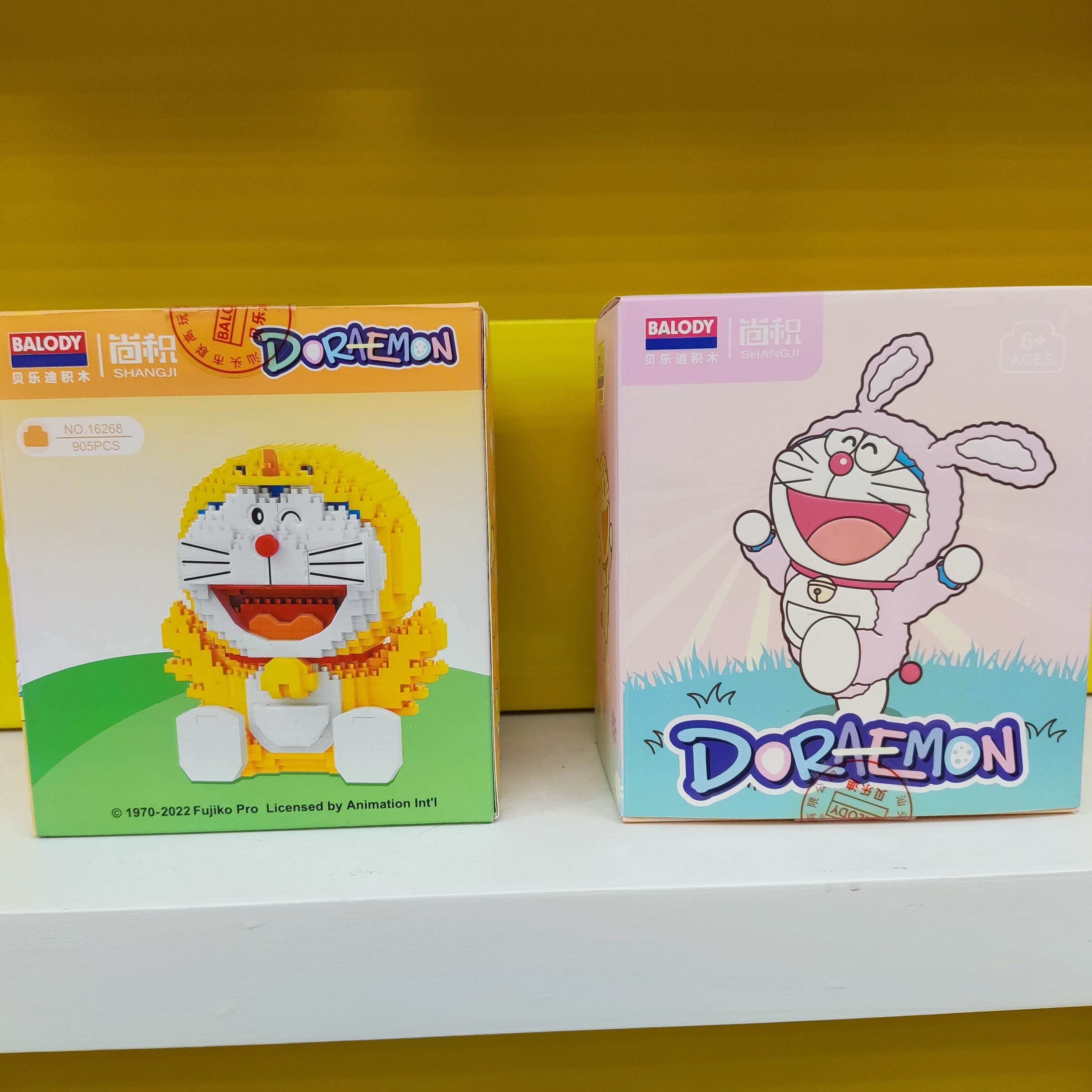 贝乐迪潮玩积木兔子哆啦小鸡哆啦A梦摆件