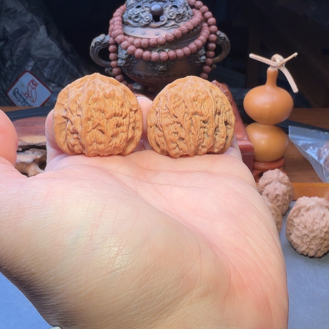 文玩核桃把件38尺寸三角白狮子