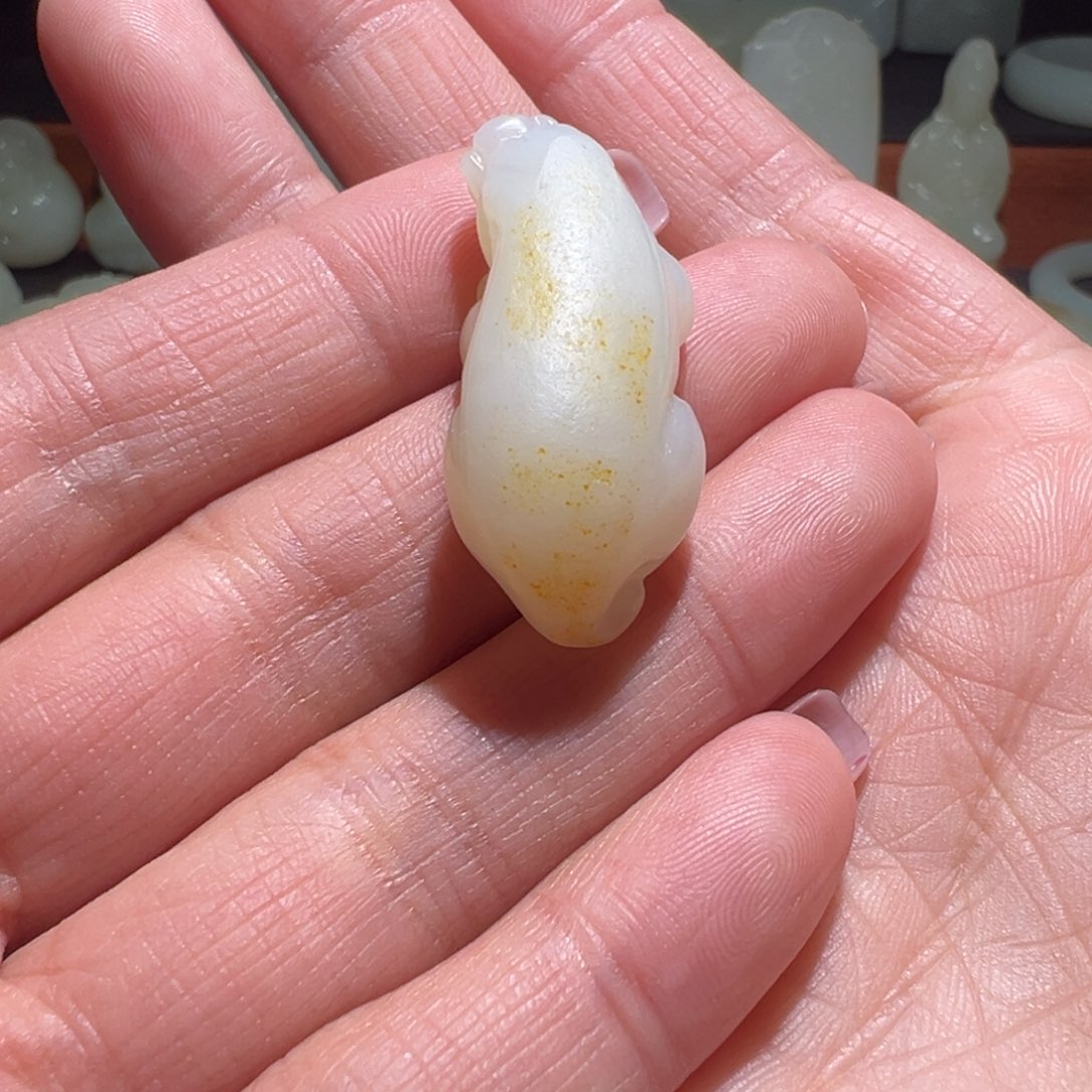 达***蛋和田玉未镶嵌颈饰