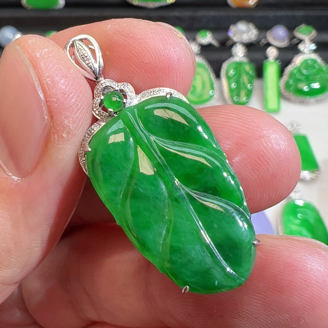 翡翠吊坠(不含链)18K金镶嵌