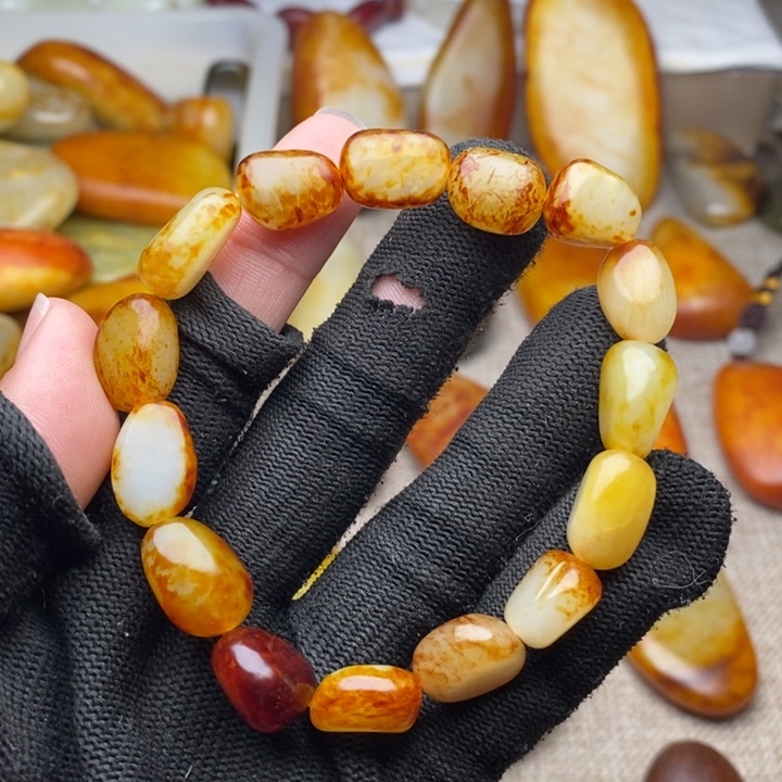 和田玉未镶嵌把件