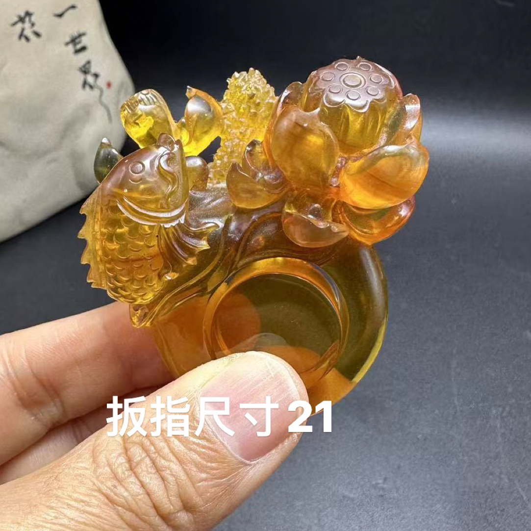 缅甸天然琥珀精工雕刻扳指连年有鱼