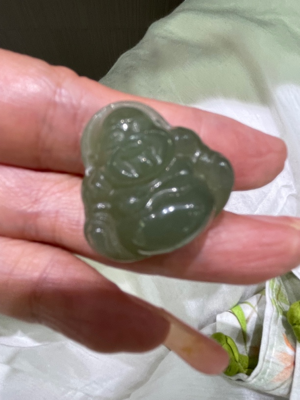 和田玉冰底湖水绿佛