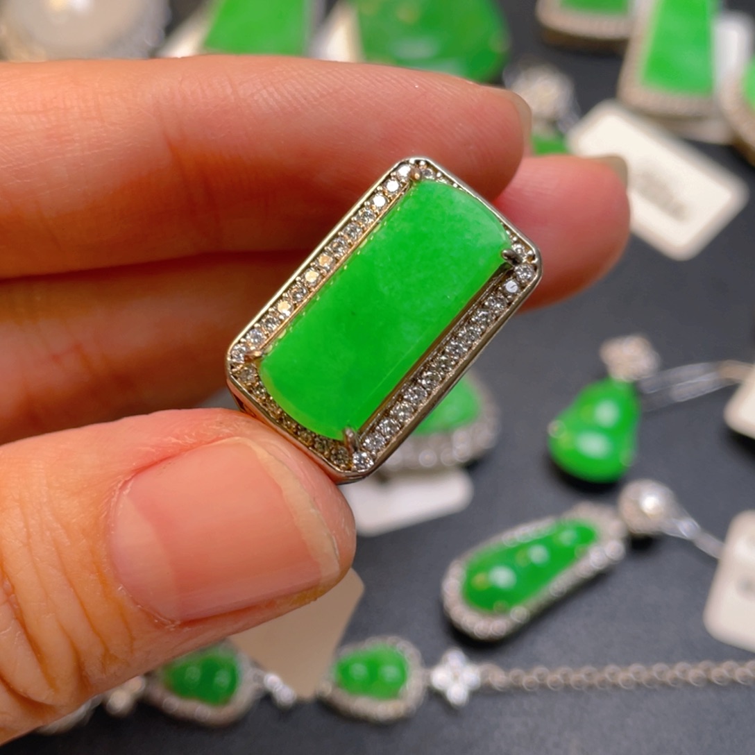 翡翠银S925镶嵌颈饰戒指