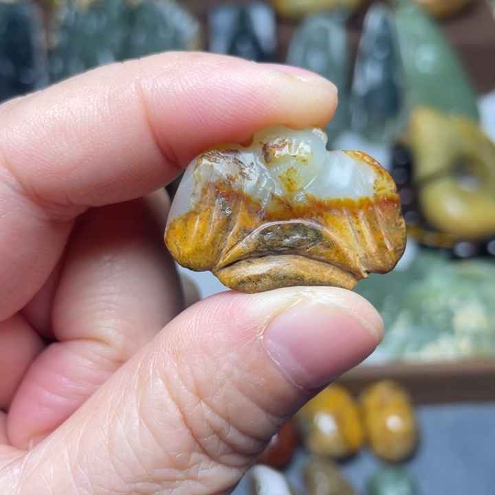 未镶嵌岫岩河磨玉（透闪石质玉）珠宝奇石那**月