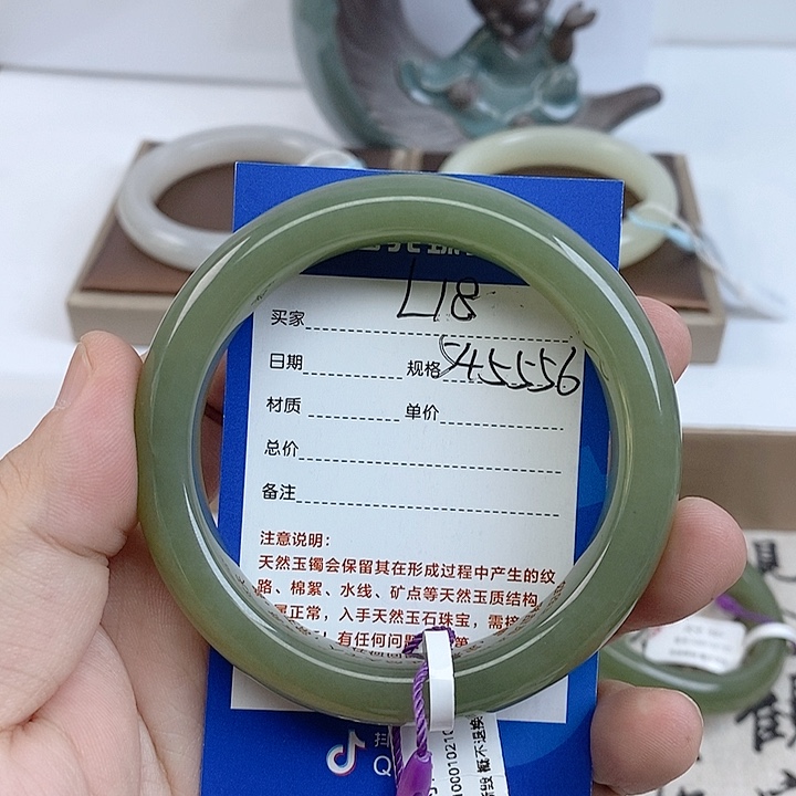 和田玉未镶嵌手镯