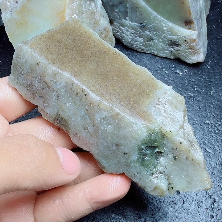 未镶嵌和田玉（糖玉）珠宝奇石
