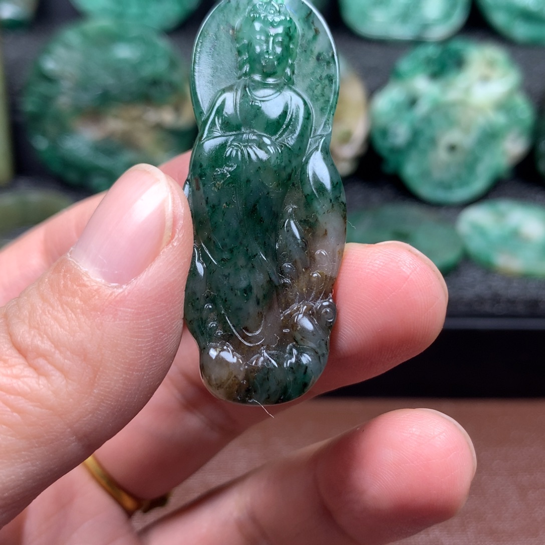 独山玉未镶嵌颈饰