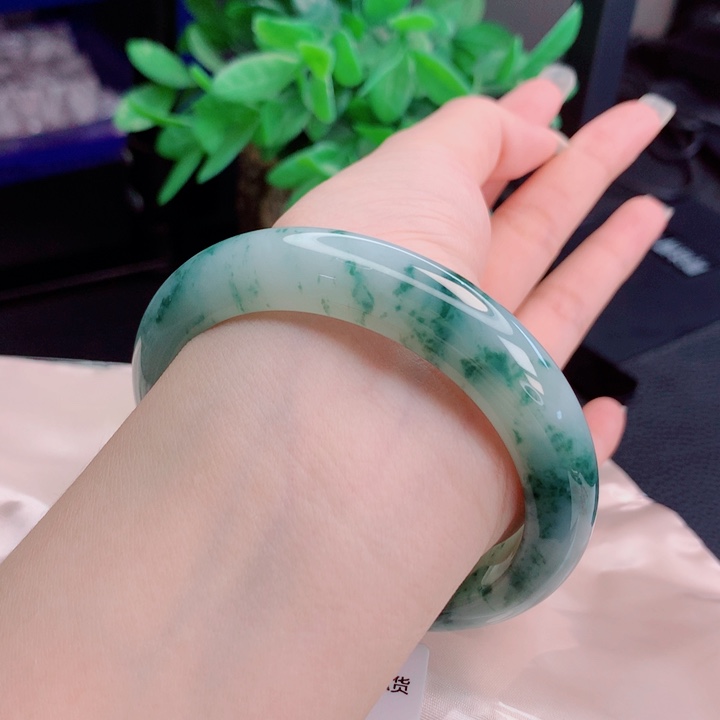 翡翠未镶嵌手镯60圈
