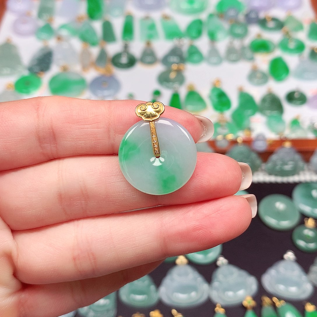 翡翠颈饰18K金镶嵌天然翡翠A货