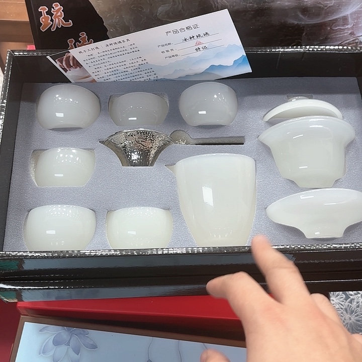 孤品茶具套装等。            