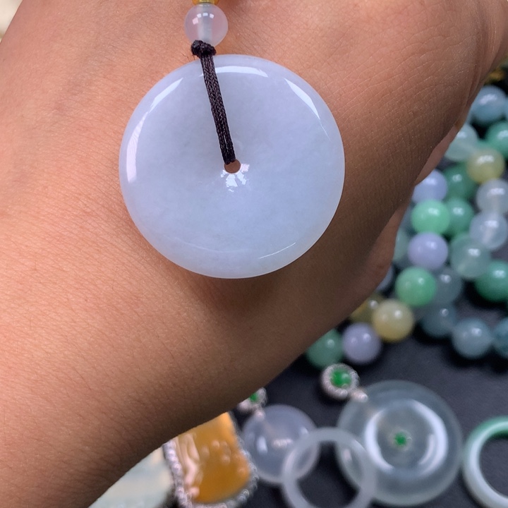 翡翠未镶嵌颈饰平安扣