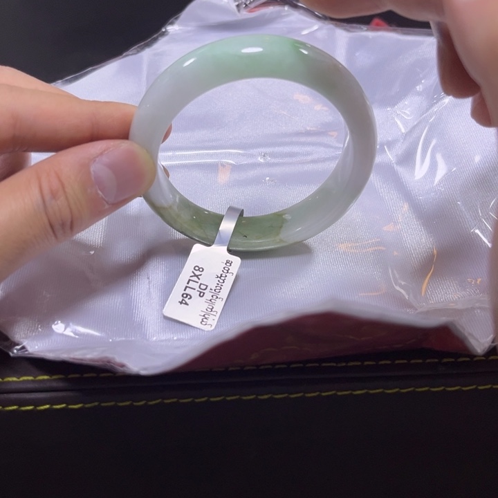 翡翠手镯未镶嵌天然翡翠a货多样性发一