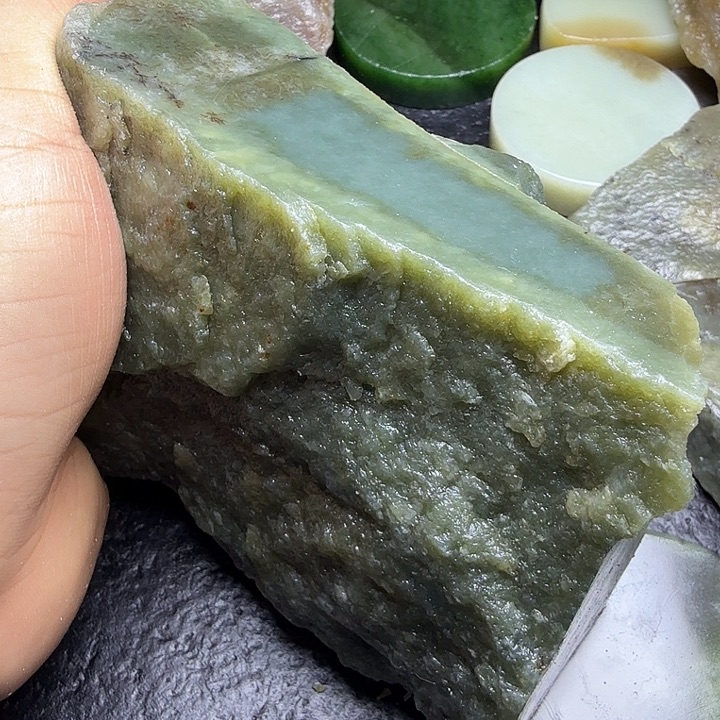 和田玉（糖玉）未镶嵌珠宝奇石
