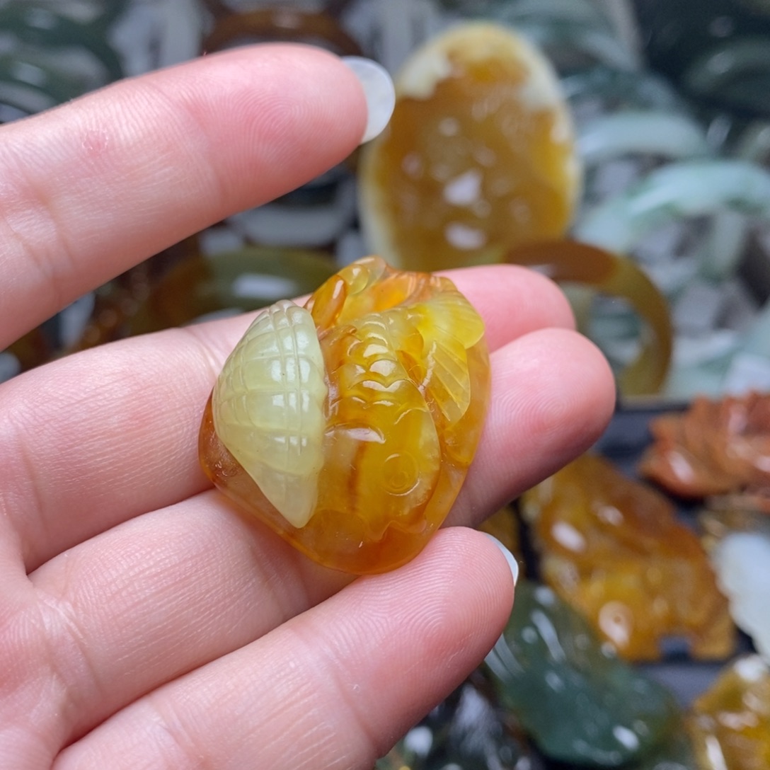 蛇纹石玉挂件未镶嵌