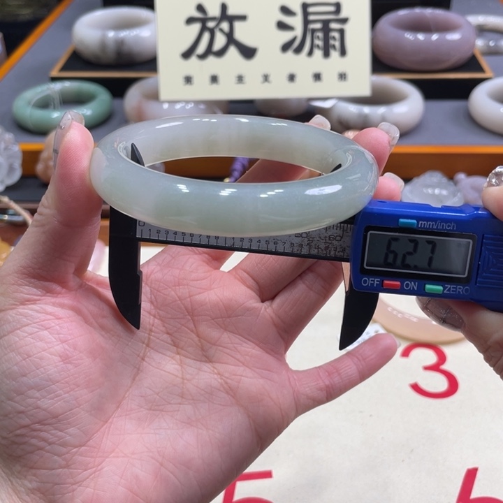 未镶嵌手镯石英质玉