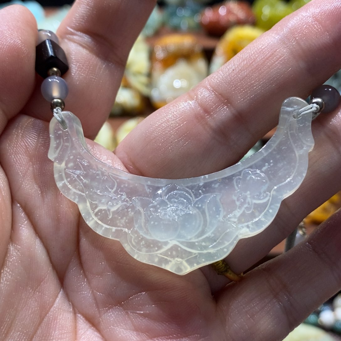 蛇纹石玉颈饰未镶嵌