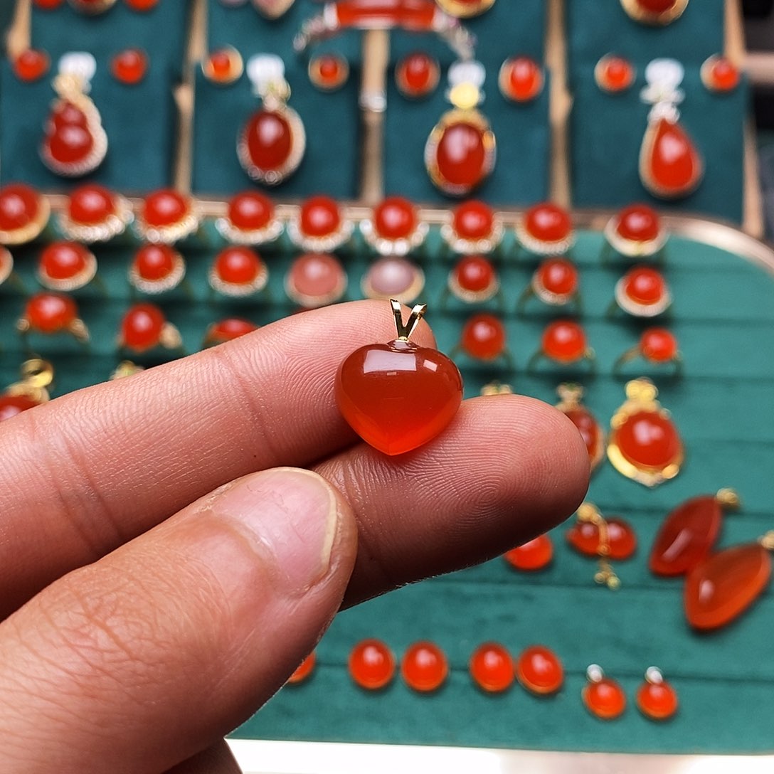 南红玛瑙颈饰18K金镶嵌