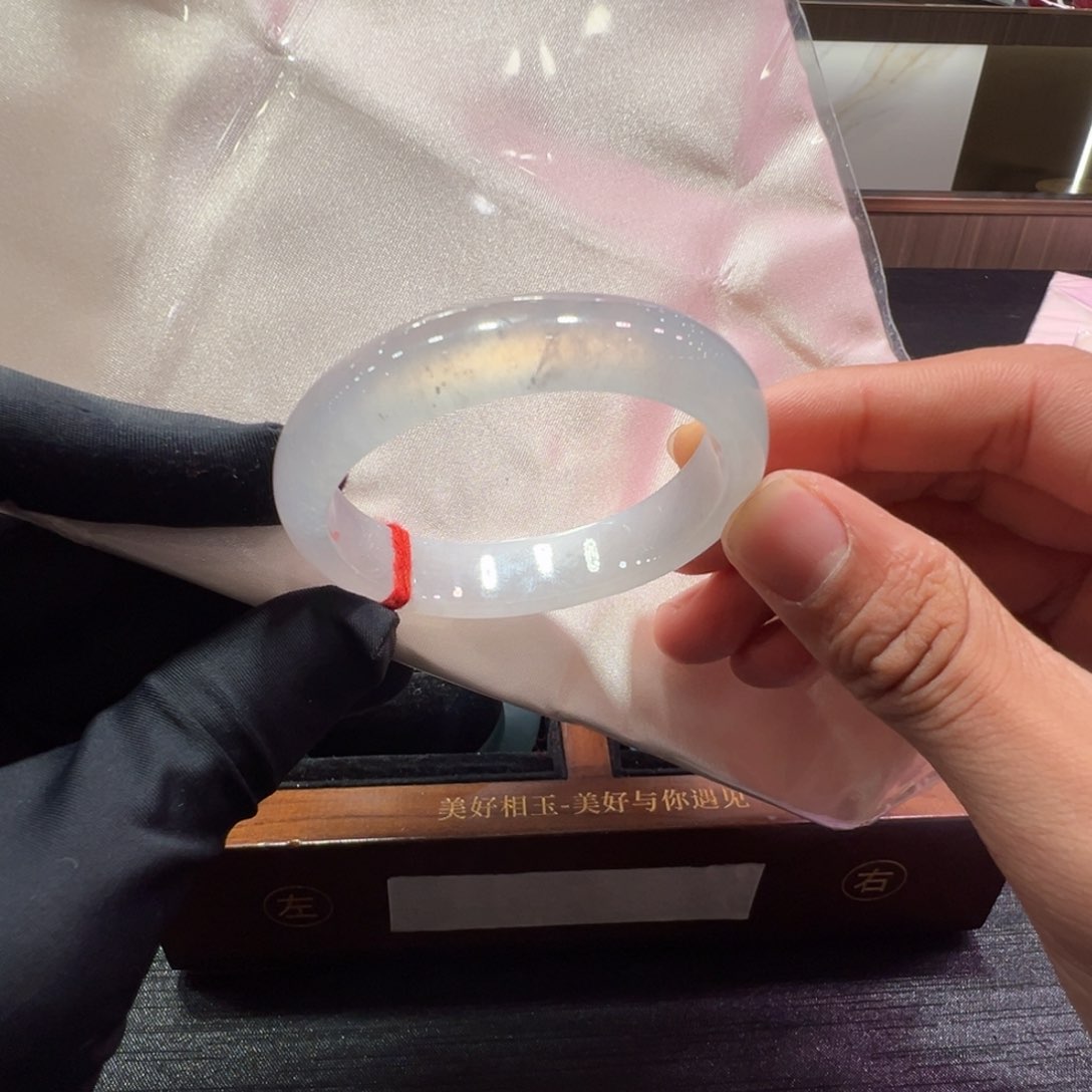 翡翠手镯未镶嵌贵妃